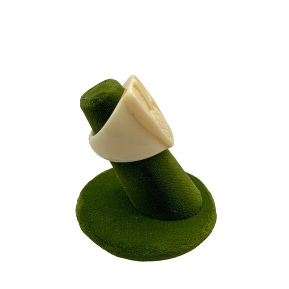 Whimsical Wise Old Owl Ring Carved Celluloid Size 7 - Picture 5 of 6